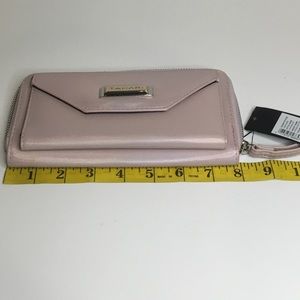 Tahari wallet